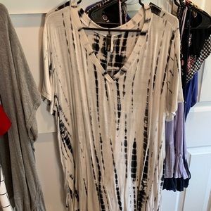 Black and white tie-dye T-shirt